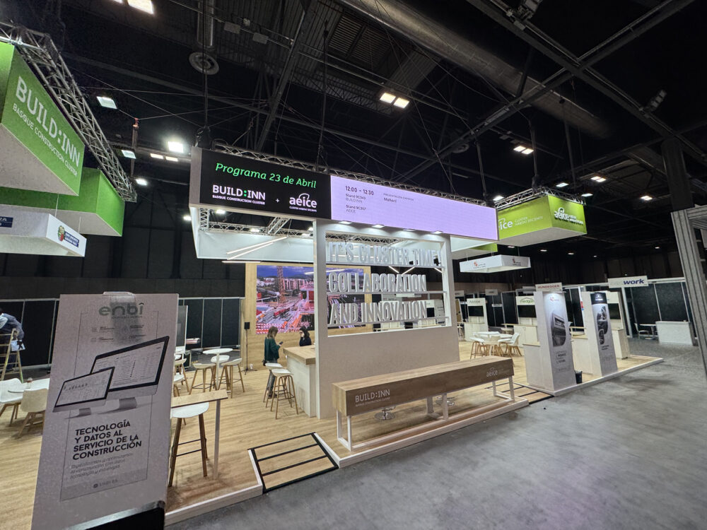 Construcción y montaje Stand Buildinn en la Feria Rebuild Madrid IFEMA 2025 (cliente Agencia Bat&Bat)