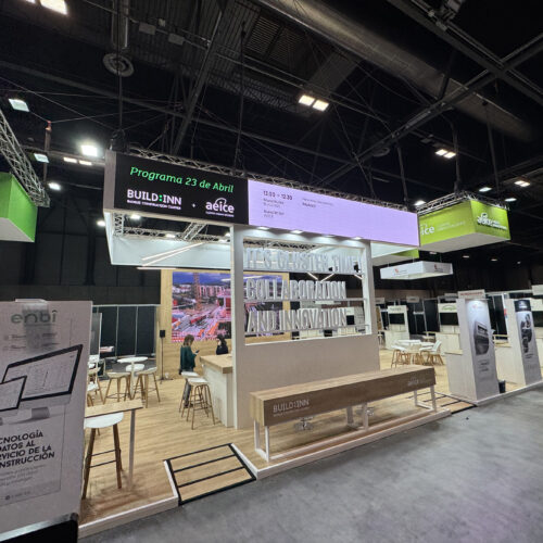 Construcción y montaje Stand Buildinn en la Feria Rebuild Madrid IFEMA 2025 (cliente Agencia Bat&Bat)